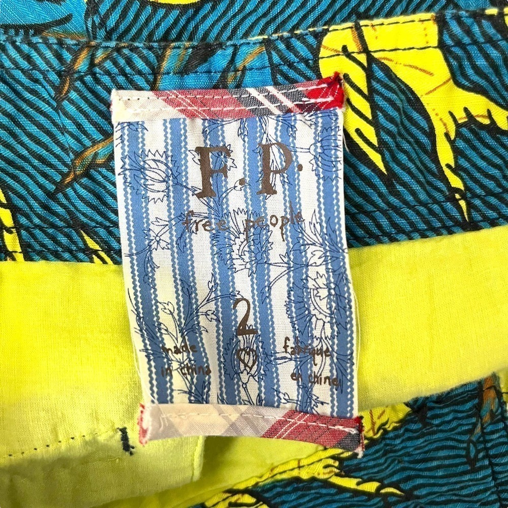 Free People Shorts Womens 2 Blue and Yellow Bird Print 100% Cotton Mini Tropical - Picture 9 of 9